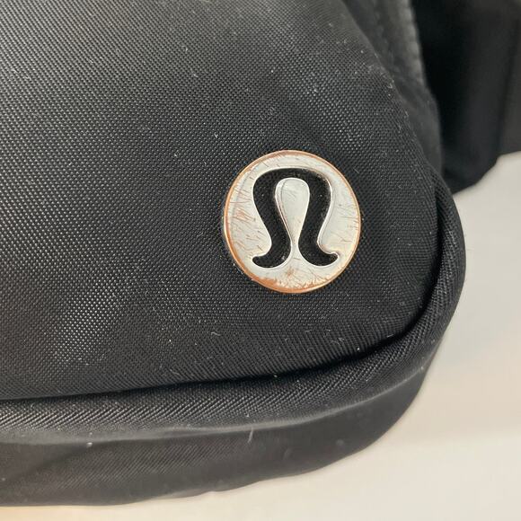 LULULEMON BLACK WAIST BELT BAG WITH GREEN SHOPPING TOTE - Picture 8 of 16